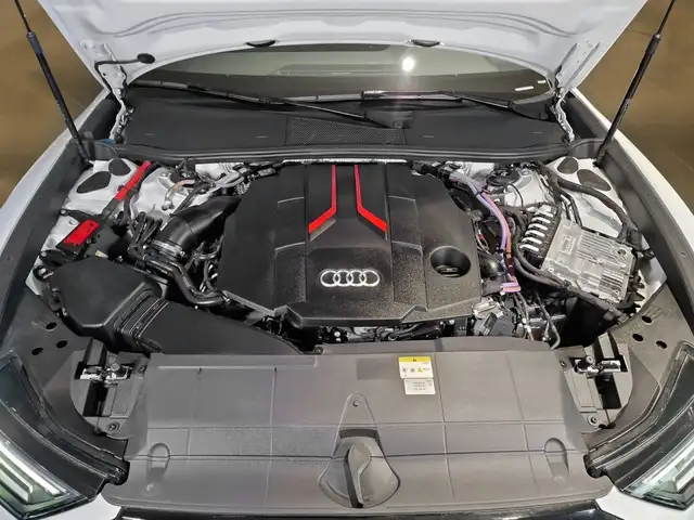 Audi S6 Avant view 11