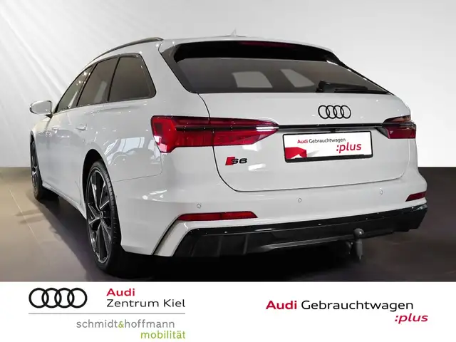 Audi S6 Avant view 4