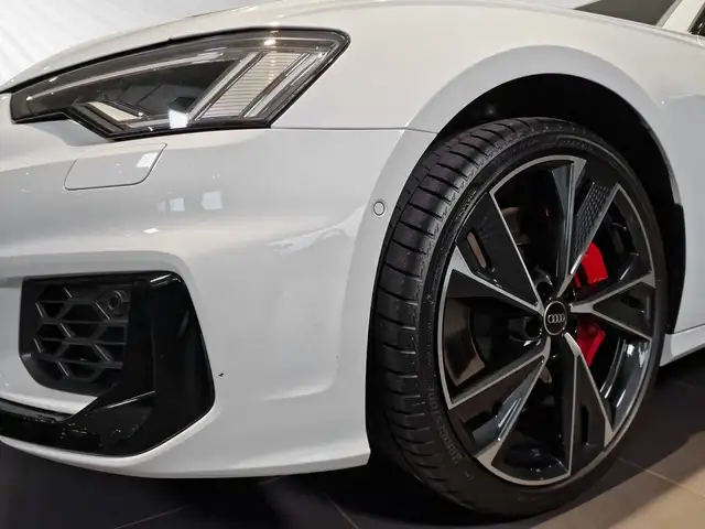 Audi S6 Avant view 6