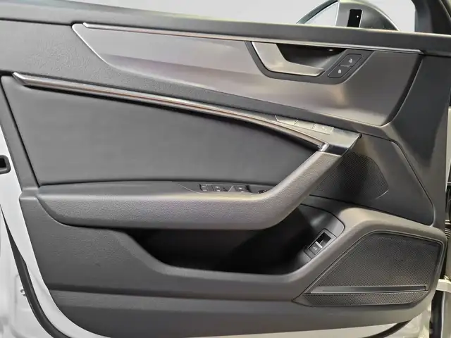 Audi S6 Avant view 14