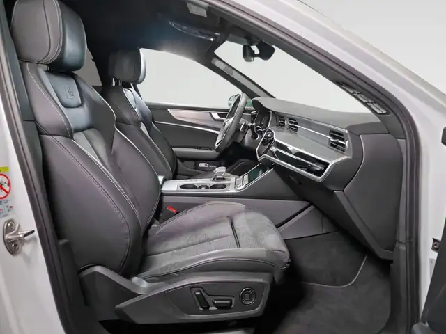 Audi S6 Avant view 9