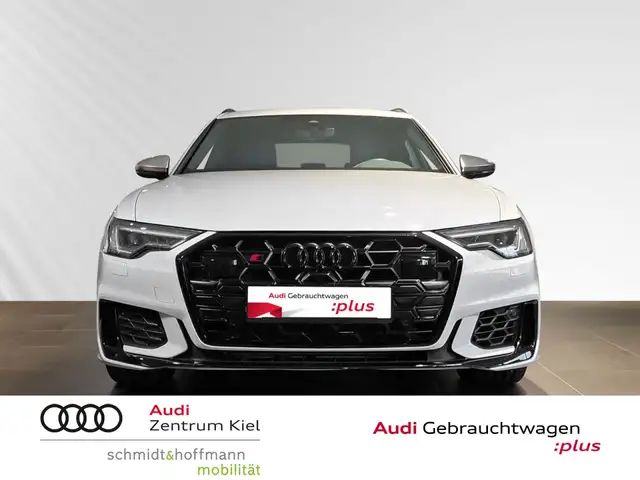 Audi S6 Avant view 2
