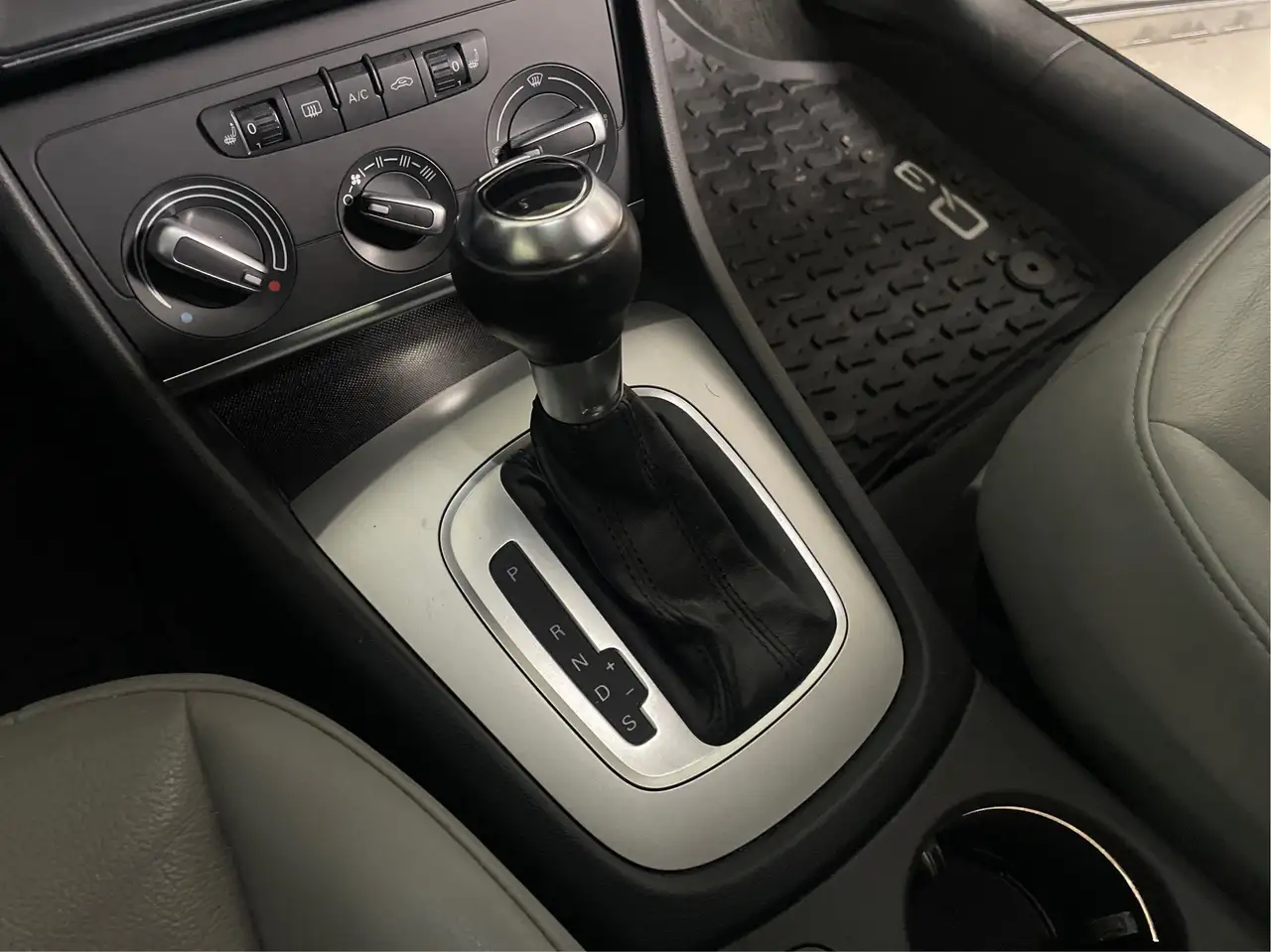 Audi Q3 снимка Audi Q3