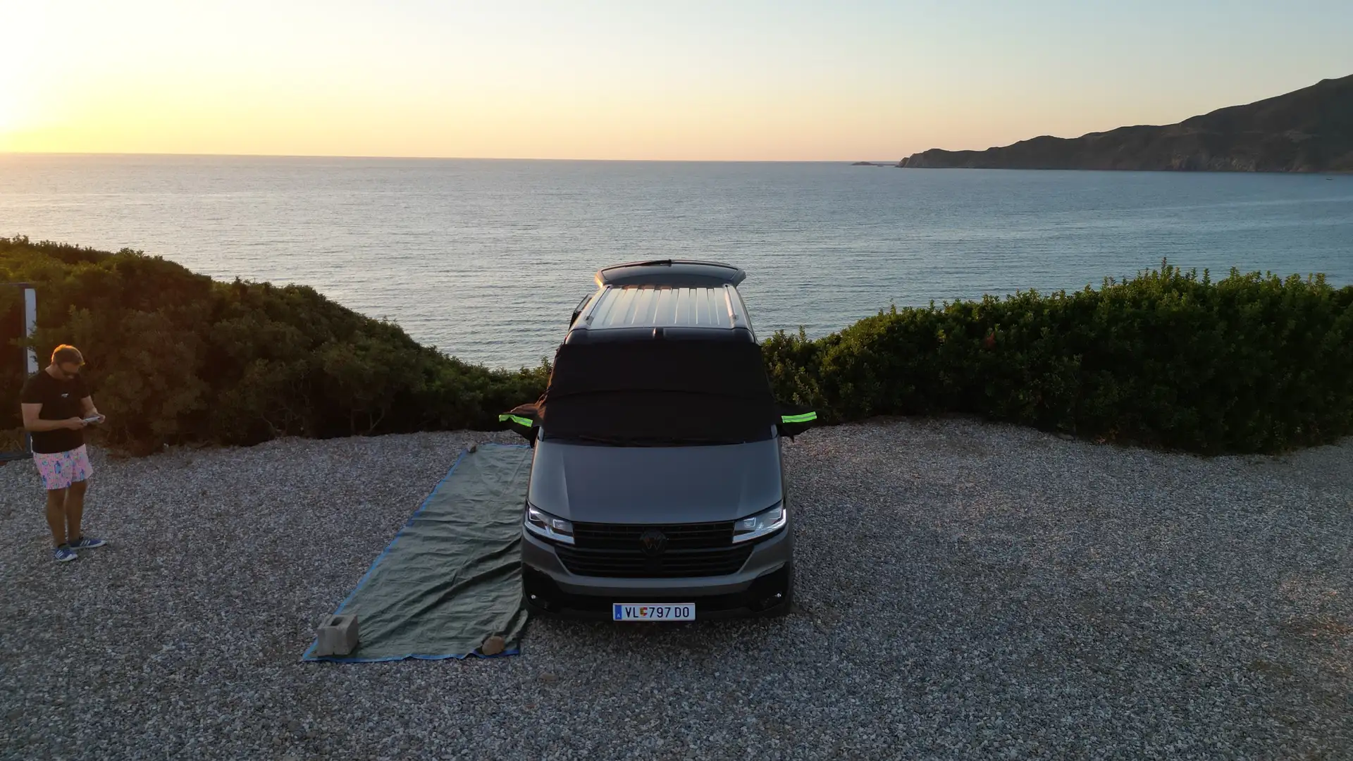 Volkswagen T6.1 California Beach Edition Camper Grau - 2