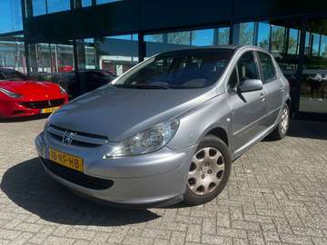 1.6-16V XT Premium (Airco, Inruilkoopje!!!)