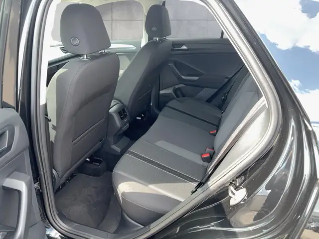 Volkswagen T-Roc view 12