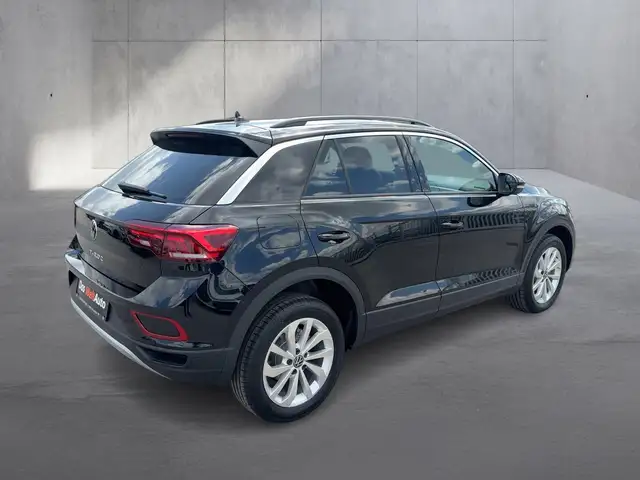 Volkswagen T-Roc view 5