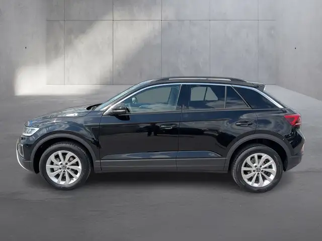 Volkswagen T-Roc view 2