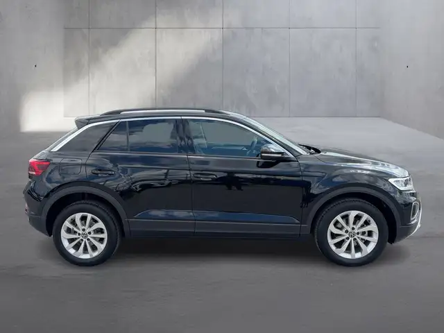 Volkswagen T-Roc view 6