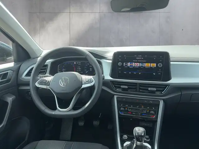 Volkswagen T-Roc view 11