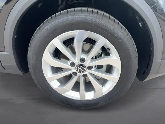 Volkswagen T-Roc view 7