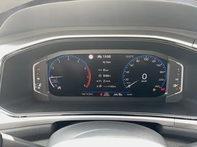 Volkswagen T-Roc view 10