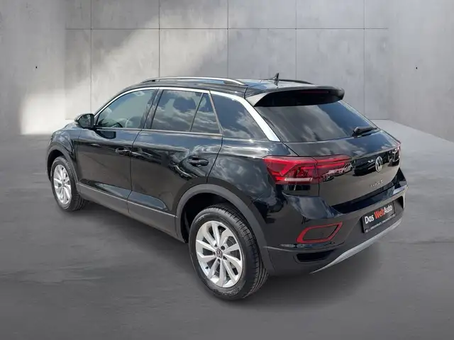 Volkswagen T-Roc view 3