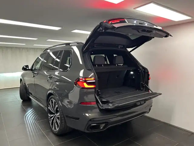 BMW X7 view 13