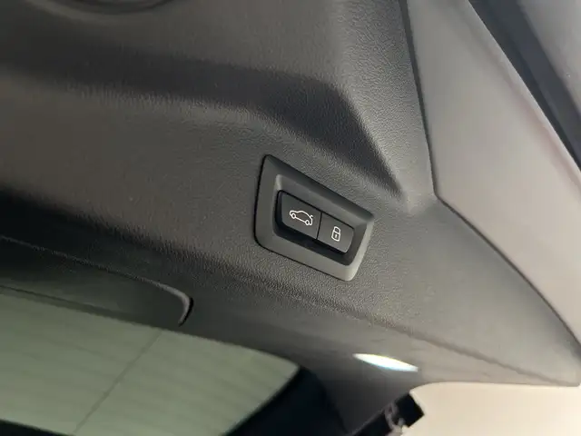 BMW X7 view 12