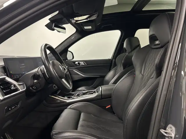 BMW X7 view 4