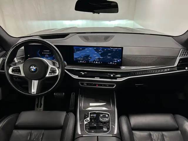 BMW X7 view 5