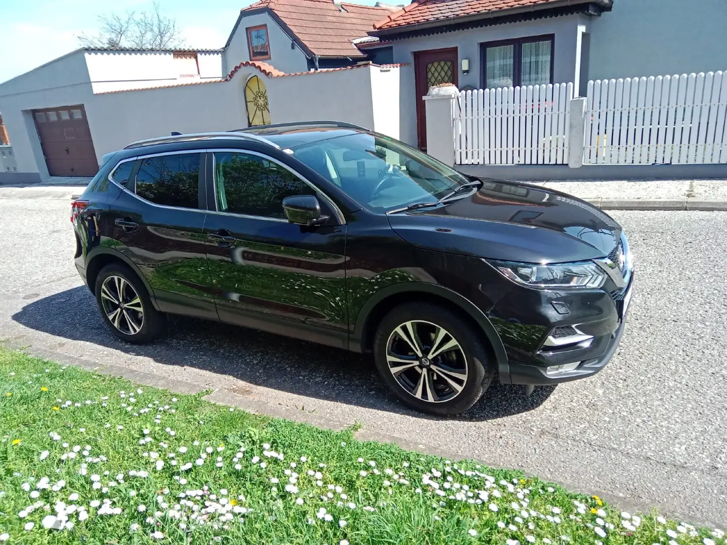 Nissan Qashqai 1,2 DIG-T Acenta Schwarz - 1