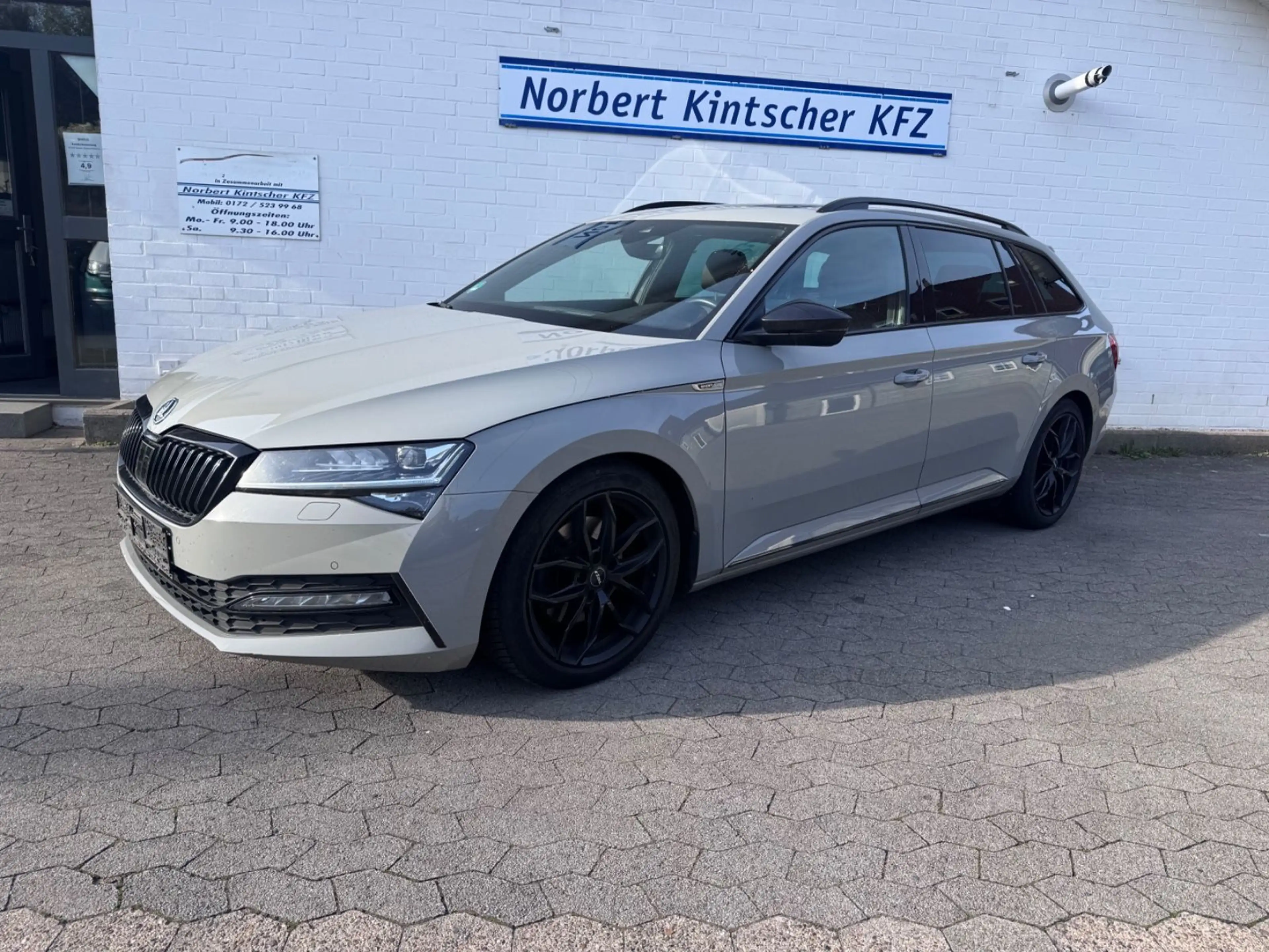 Skoda Superb Combi Sportline Pano Werksgarantie