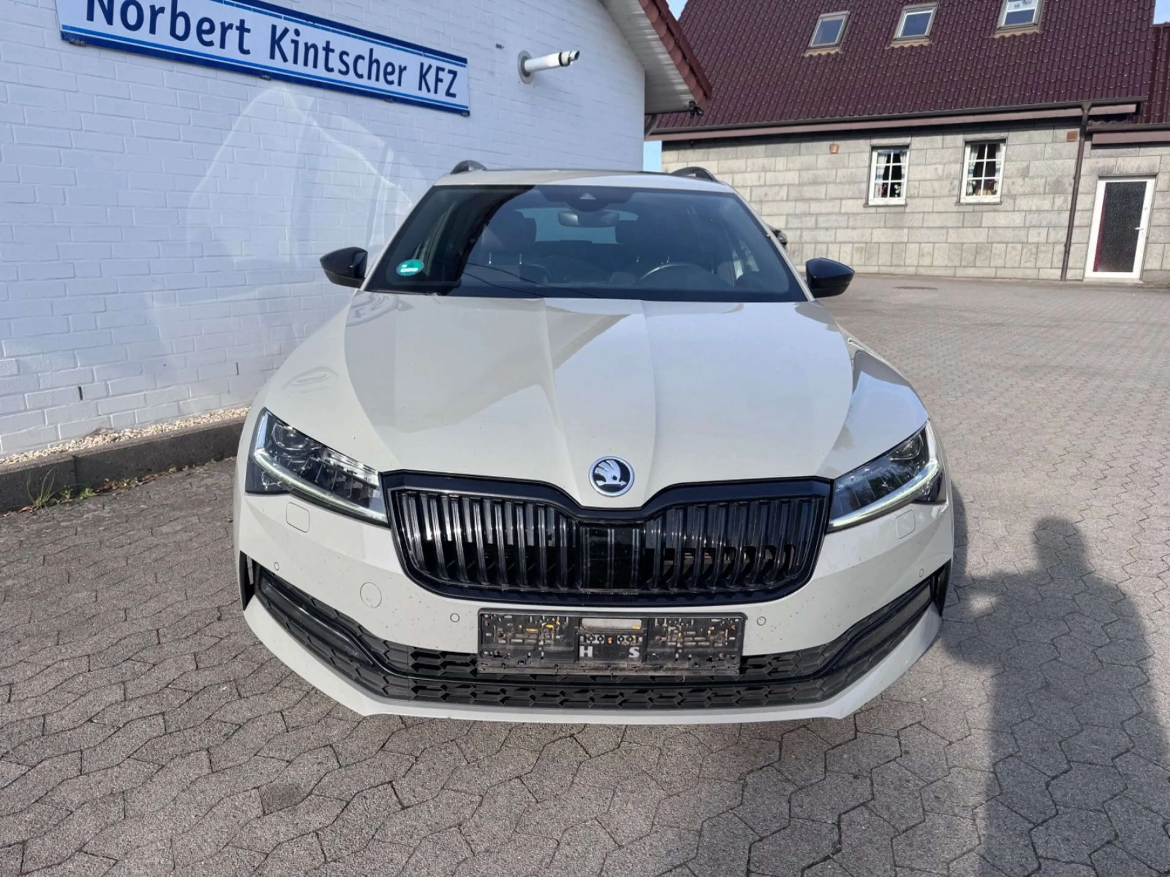 Skoda Superb Combi Sportline Pano Werksgarantie — photo 4