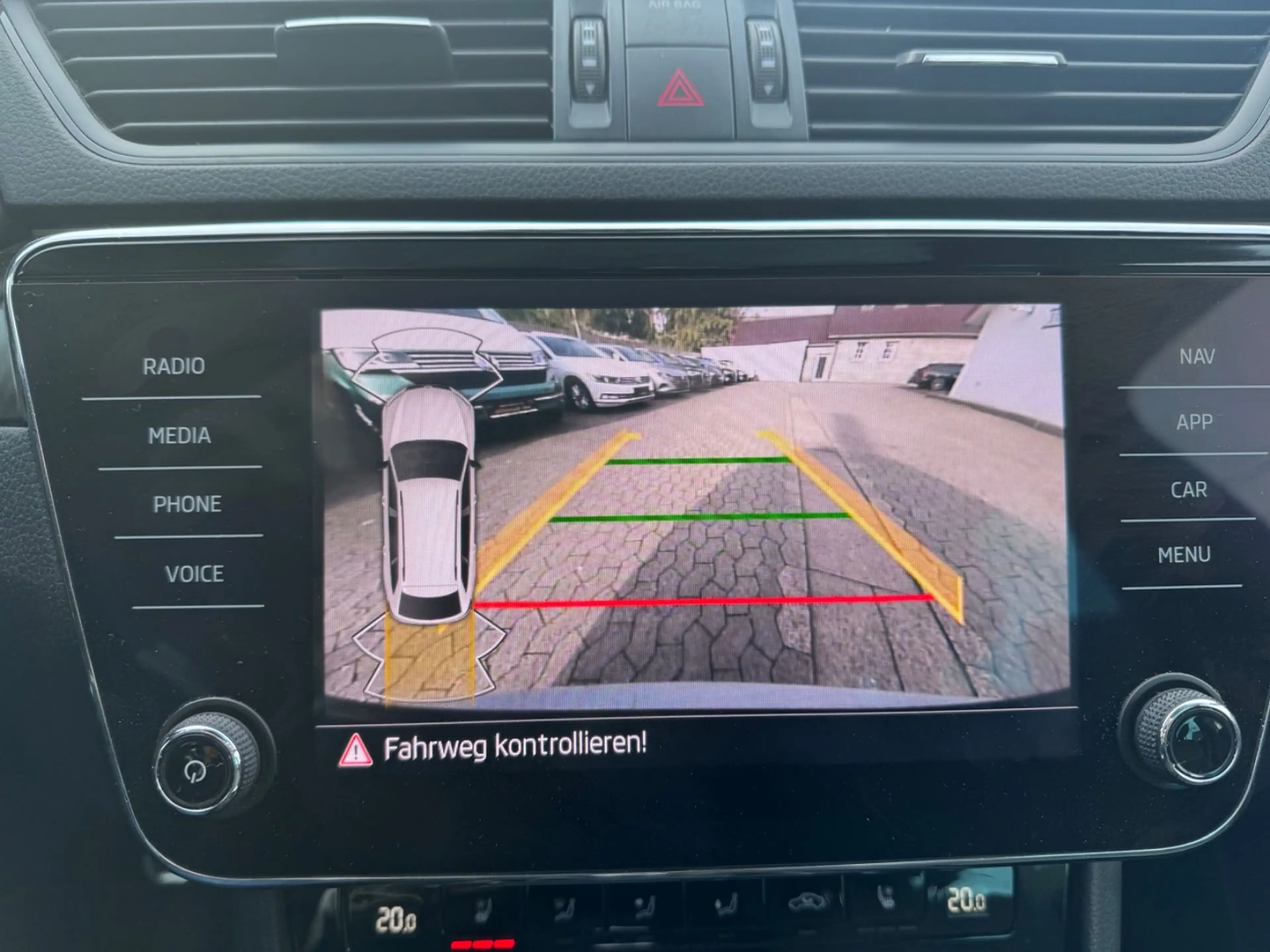 Skoda Superb Combi Sportline Pano Werksgarantie — photo 13