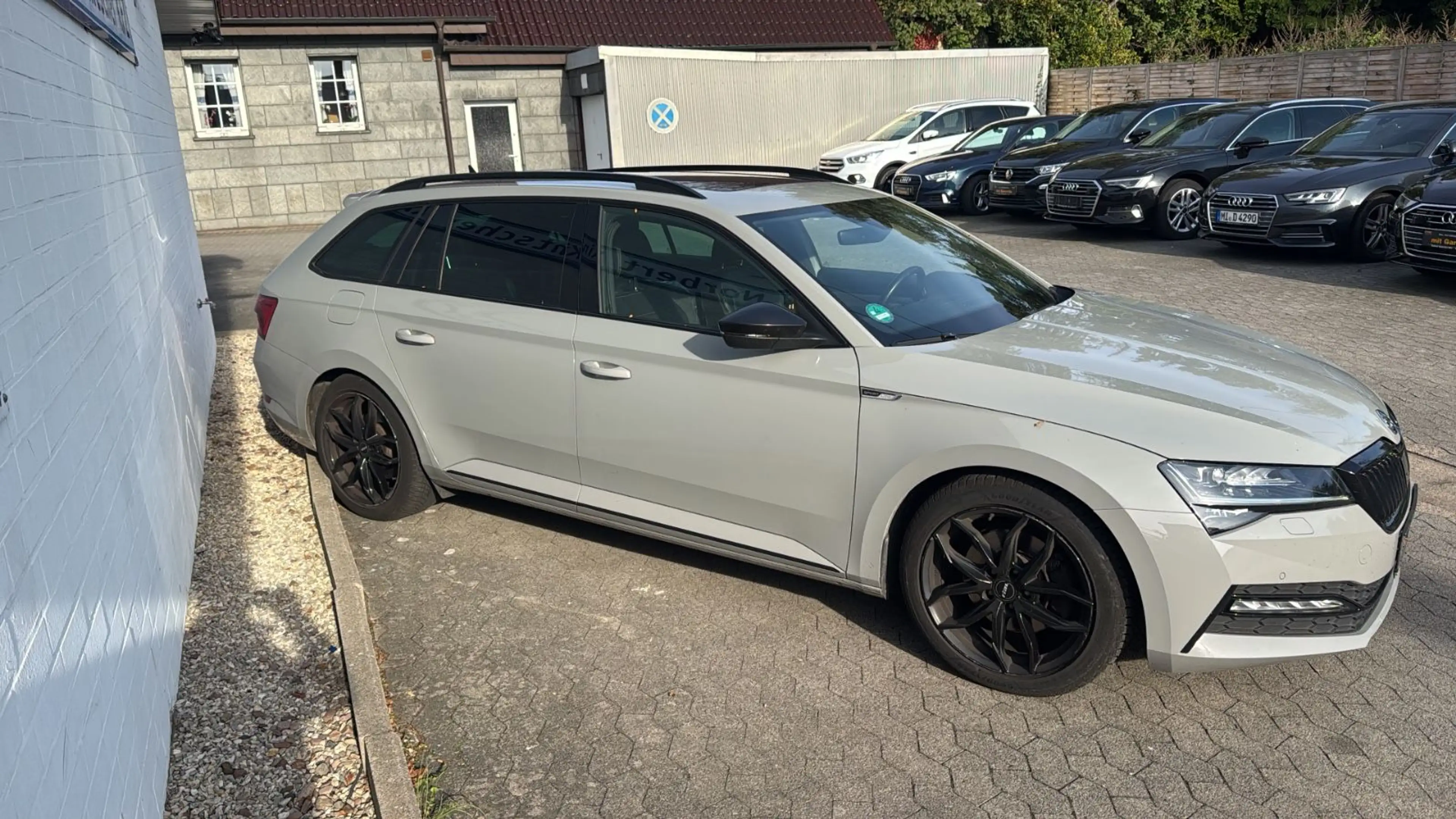 Skoda Superb Combi Sportline Pano Werksgarantie — photo 5