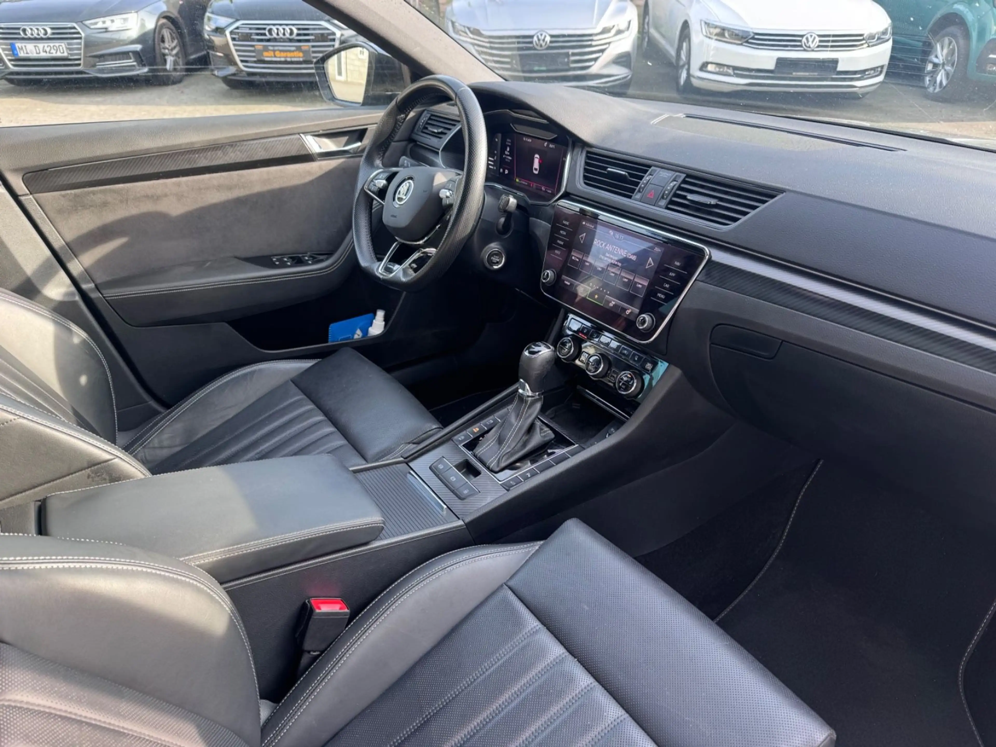 Skoda Superb Combi Sportline Pano Werksgarantie — photo 7