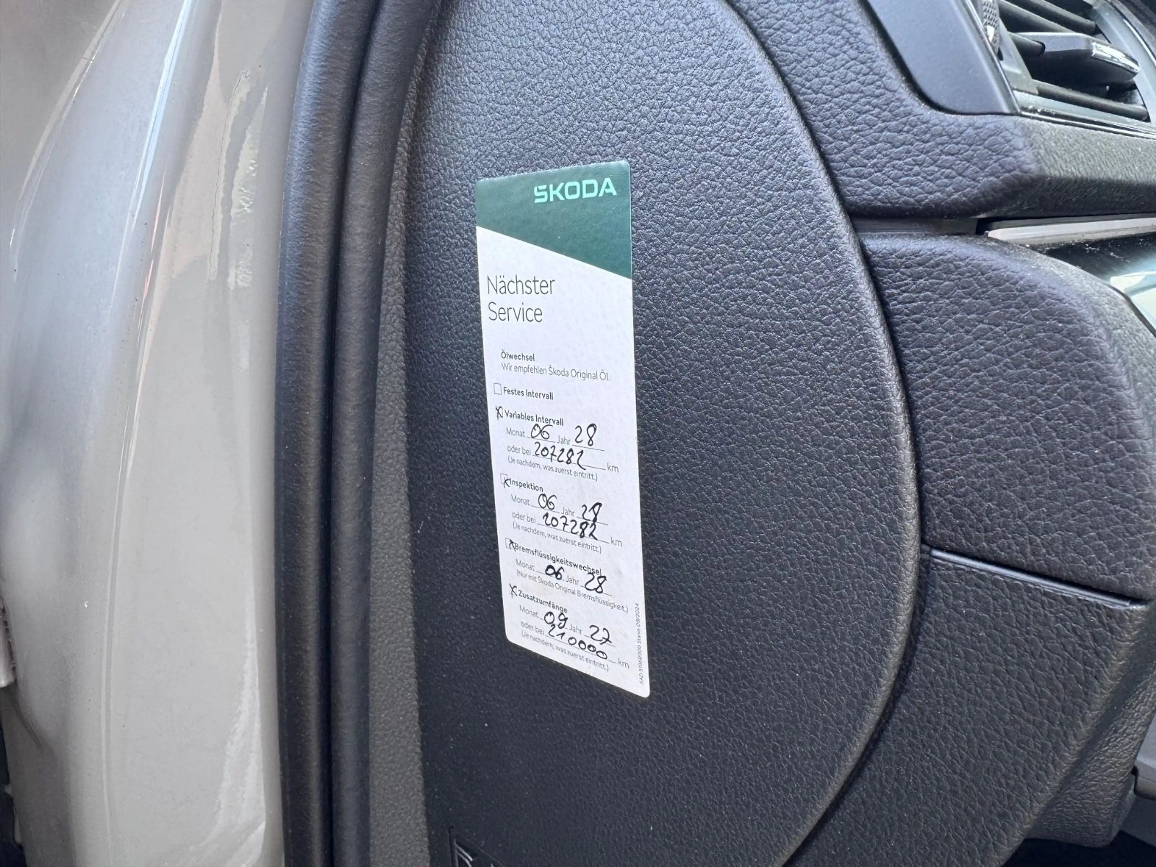 Skoda Superb Combi Sportline Pano Werksgarantie — photo 14