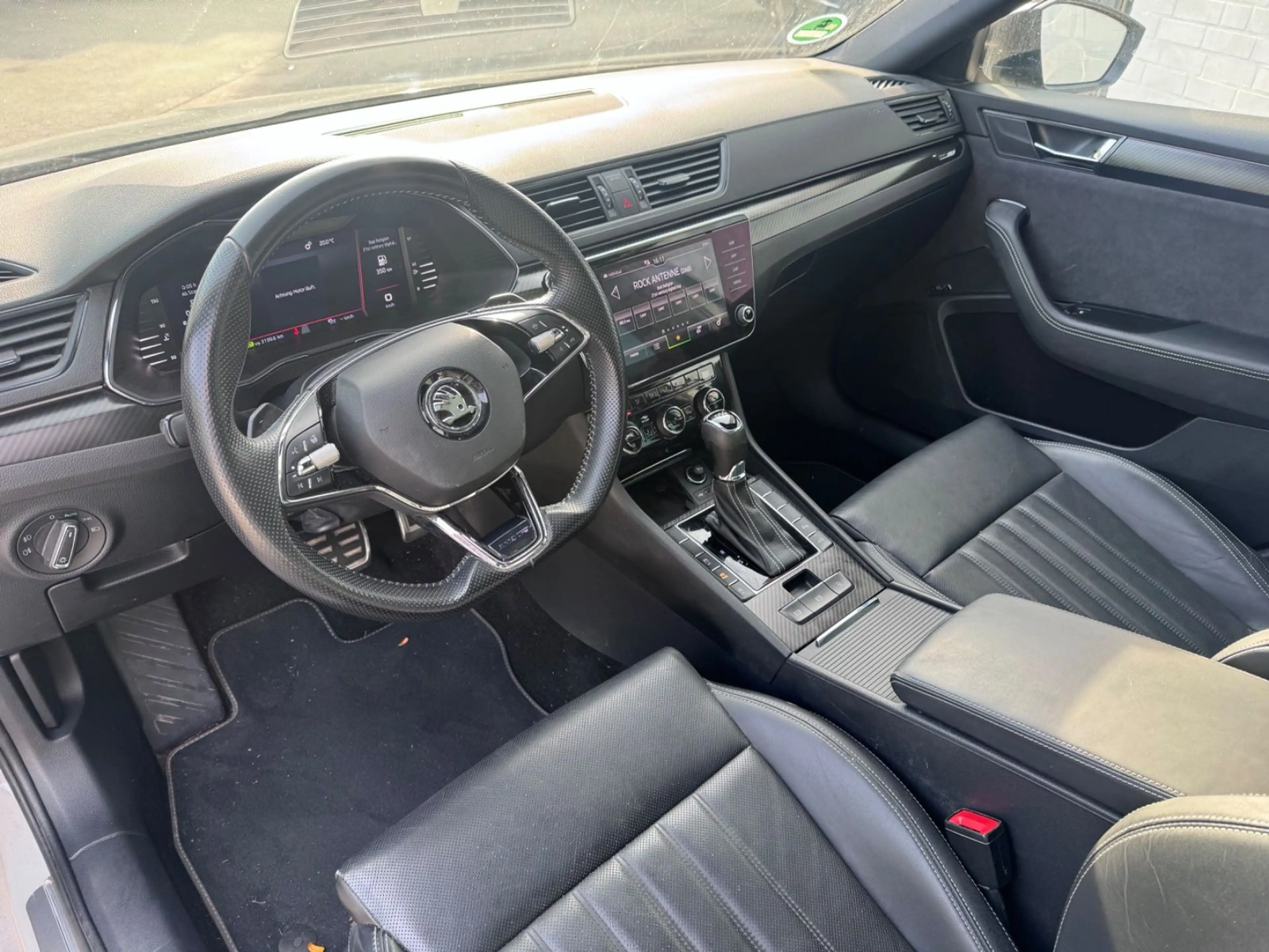 Skoda Superb Combi Sportline Pano Werksgarantie — photo 10