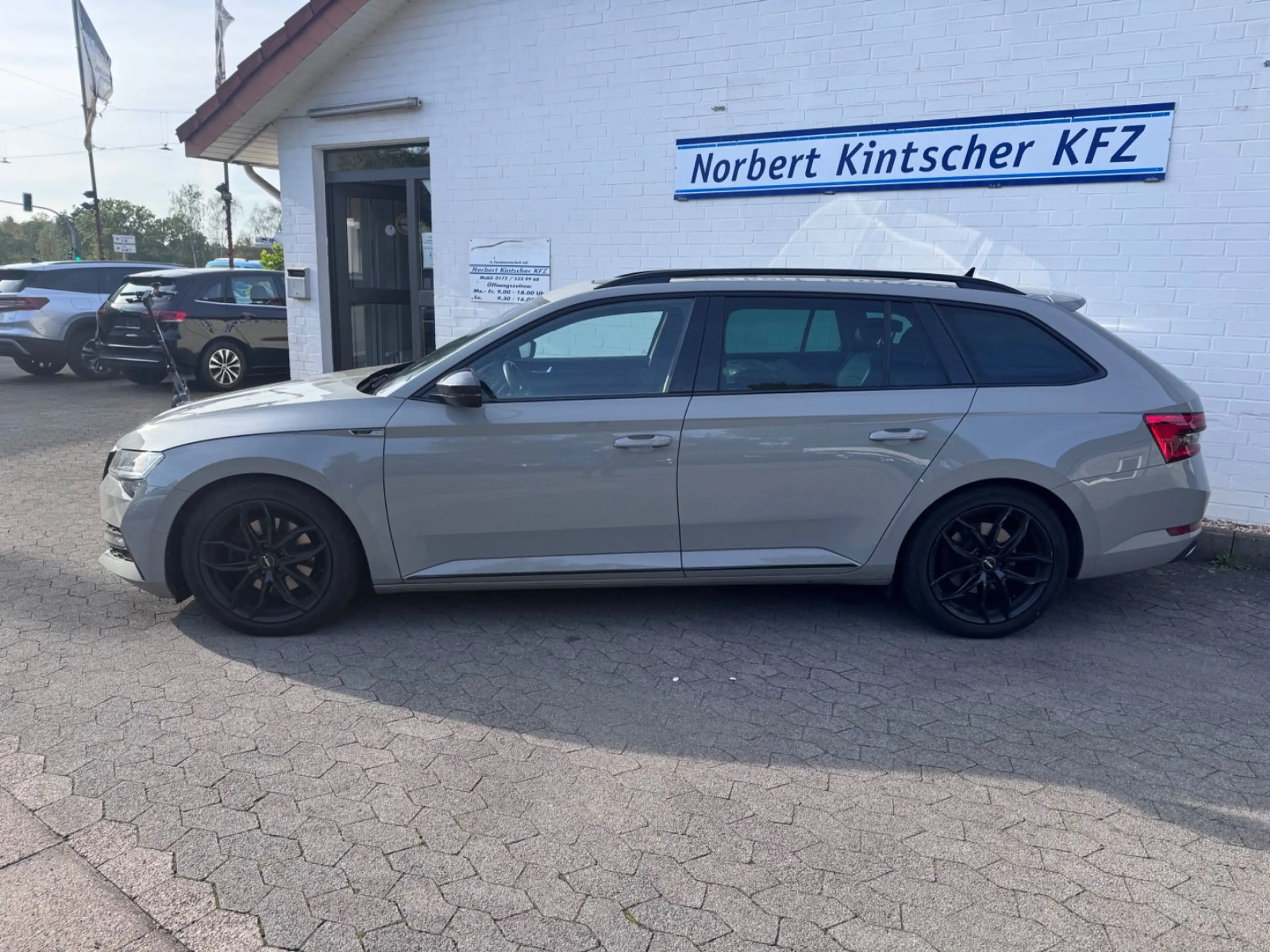 Skoda Superb Combi Sportline Pano Werksgarantie — photo 2