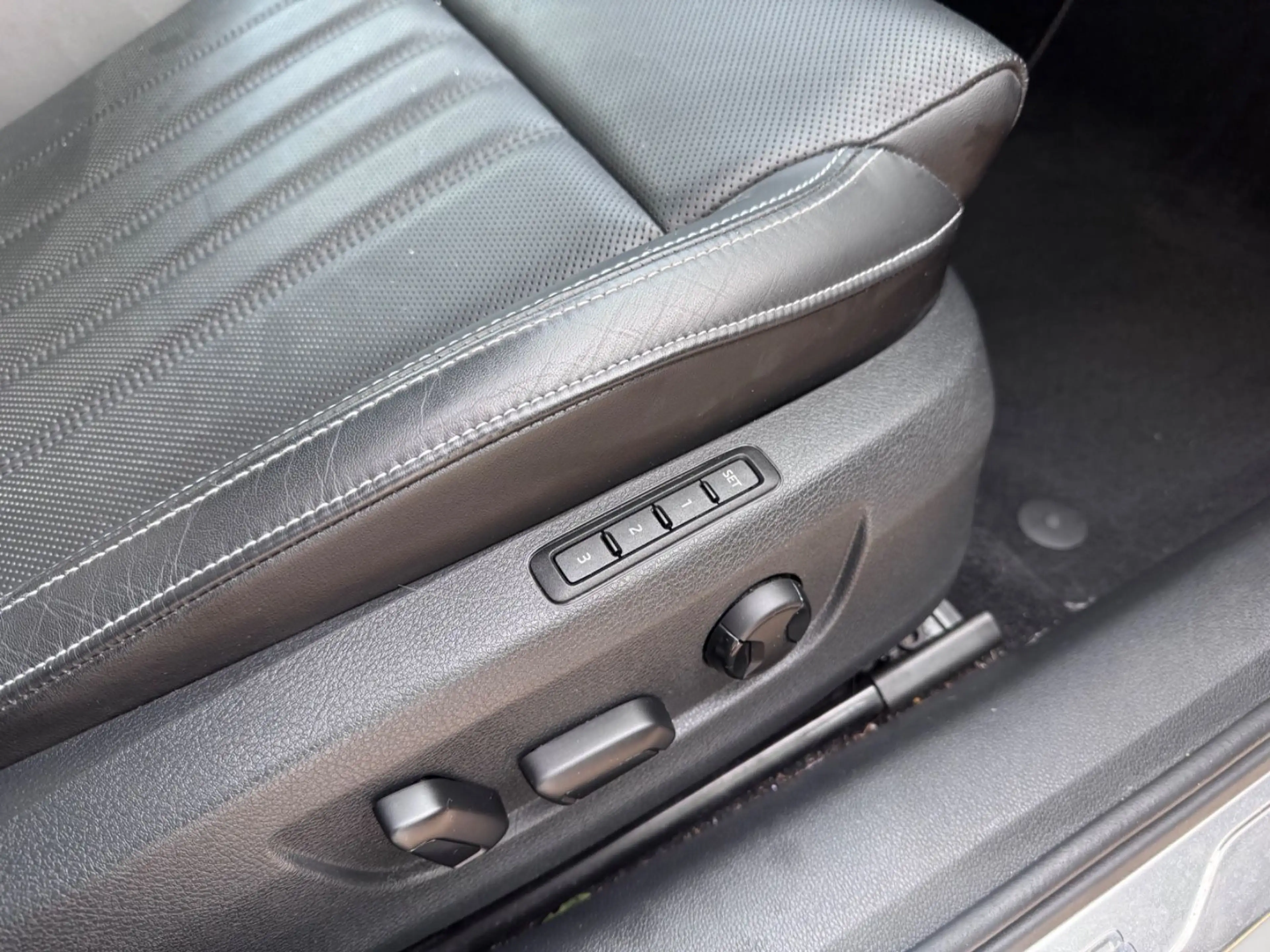 Skoda Superb Combi Sportline Pano Werksgarantie — photo 9