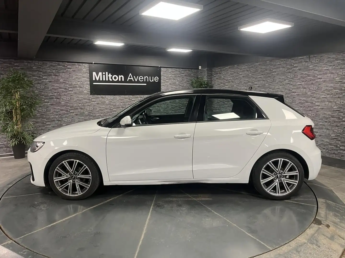 Audi A1 Sportback 1.5 35 TFSI - 150 - BV S-Tronic  Design  Blanc - 2
