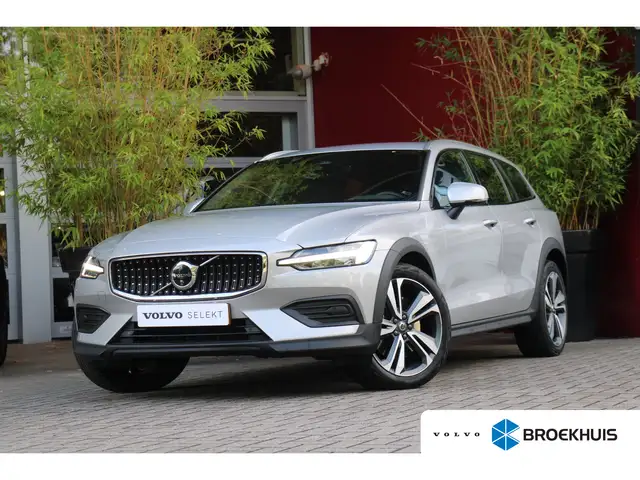 Volvo V60 Cross Country 2.0 B5 AWD Plus | 360 Camera | Pilot Assist | Stuu