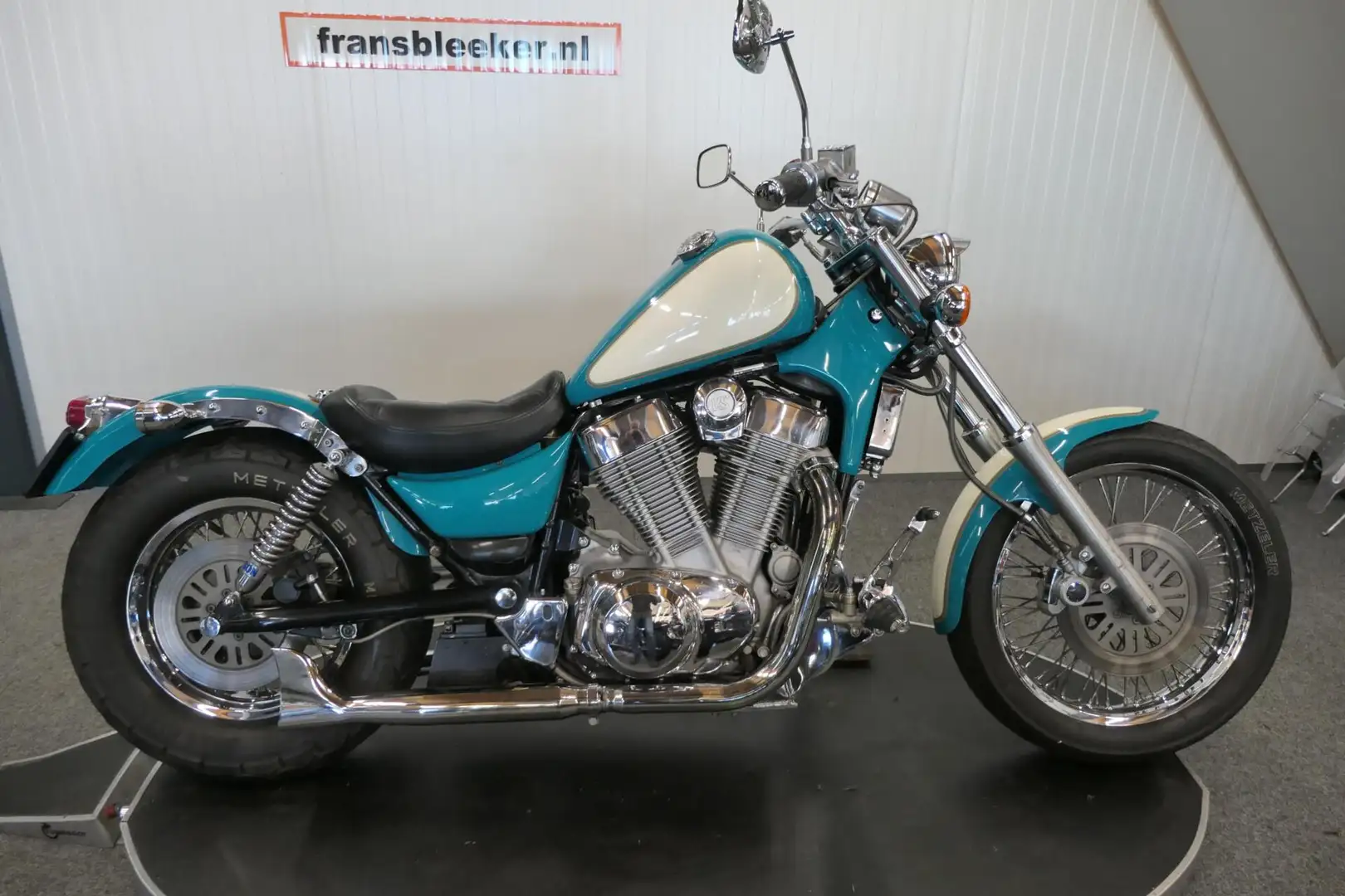 Suzuki VS 1400 Intruder - 1