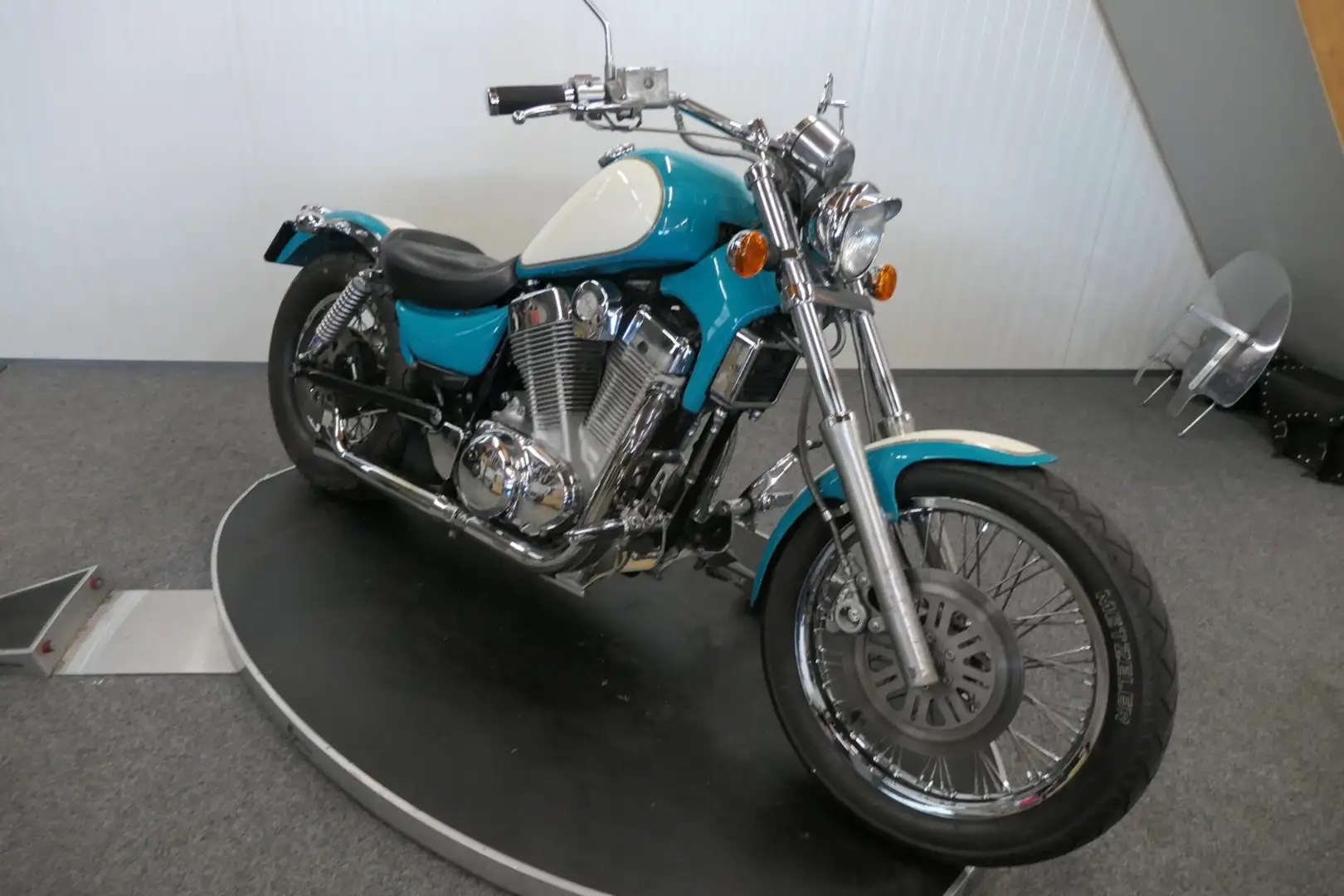 Suzuki VS 1400 Intruder - 2