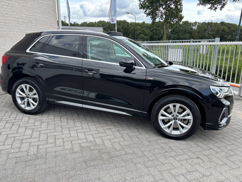 Audi Q3 45 TFSI e S edition PANO / S-LINE / LEDER ALCANTAR — photo 3