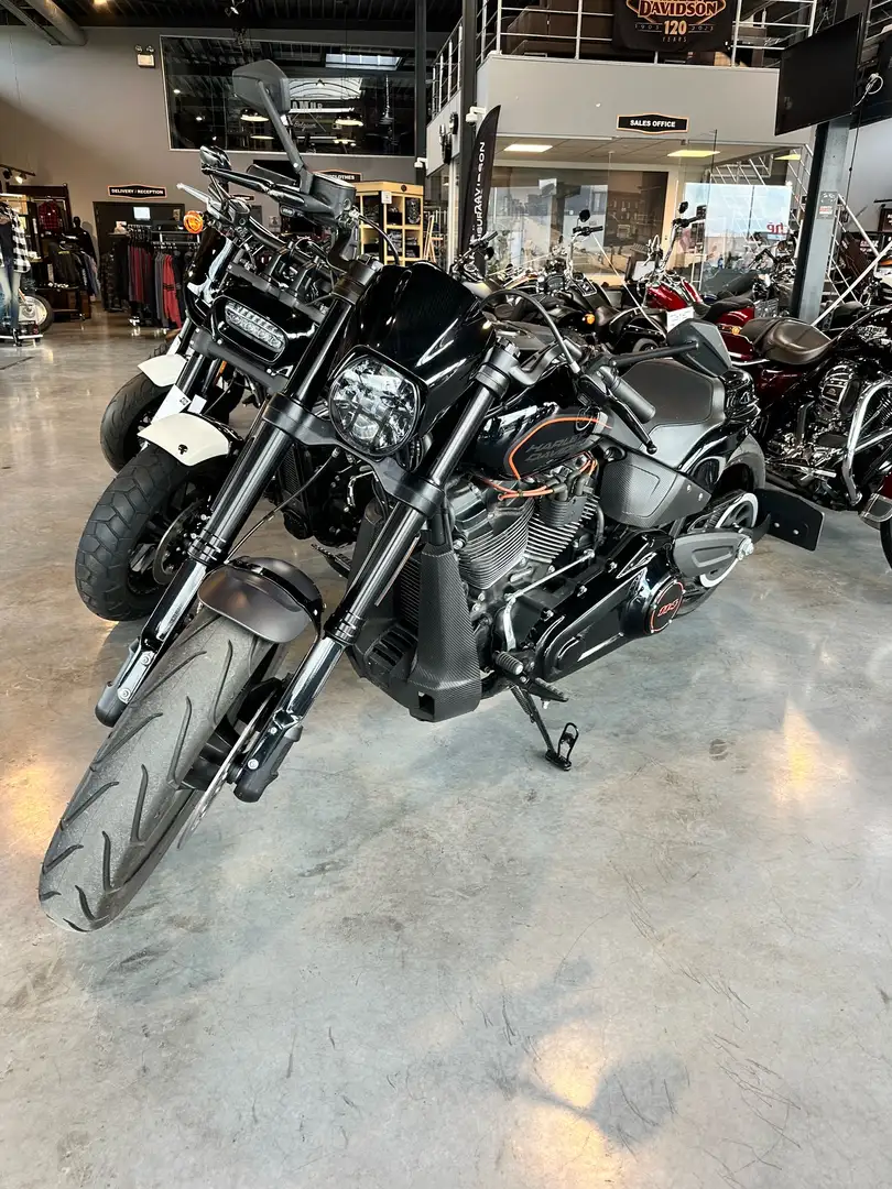 Harley-Davidson FXDR 114 Чорний - 2