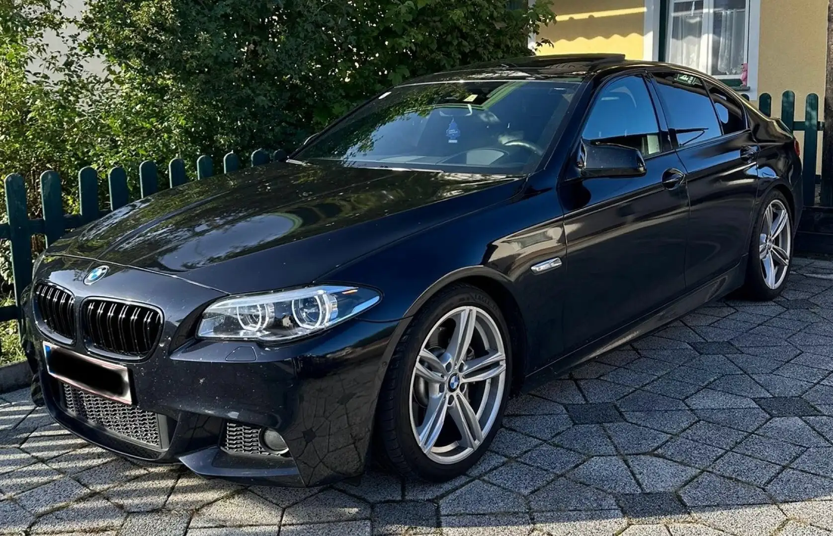 BMW 525 525d xDrive M Paket  ab Werk Limousine - 1