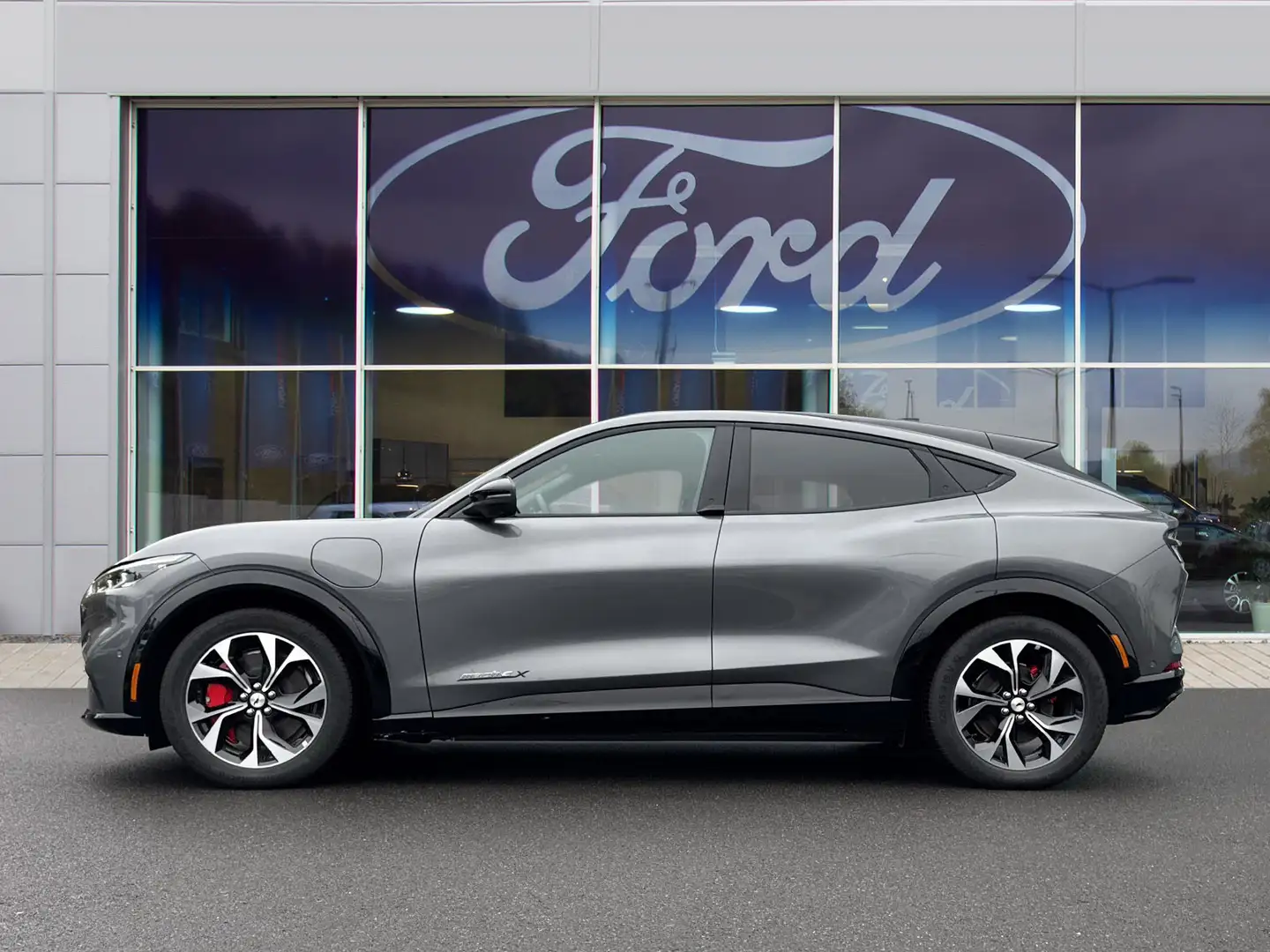 Ford Mustang Mach-E #99kWh  Premium Grau - 2