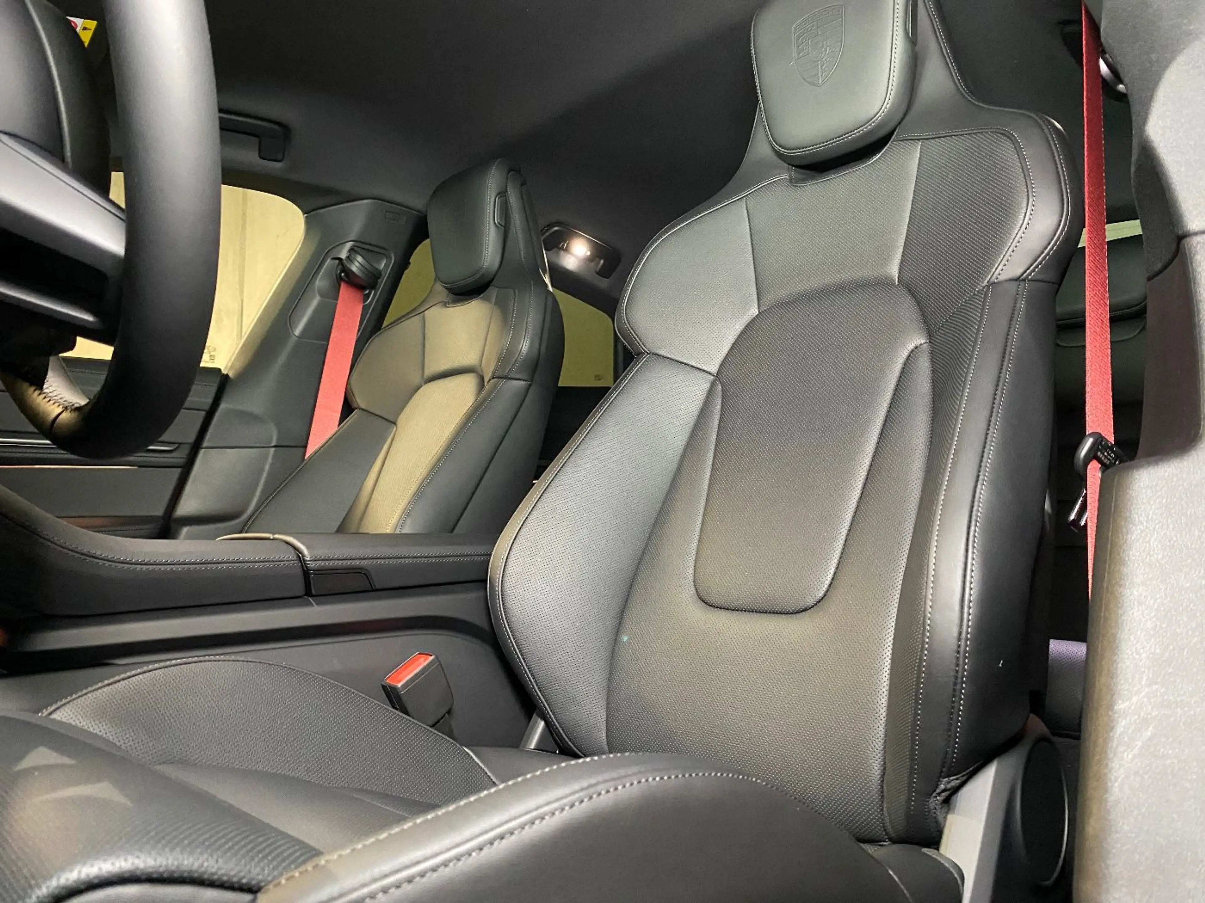 Porsche Taycan 4S Black Edition | InnoDrive | HA-Lenkung — photo 13