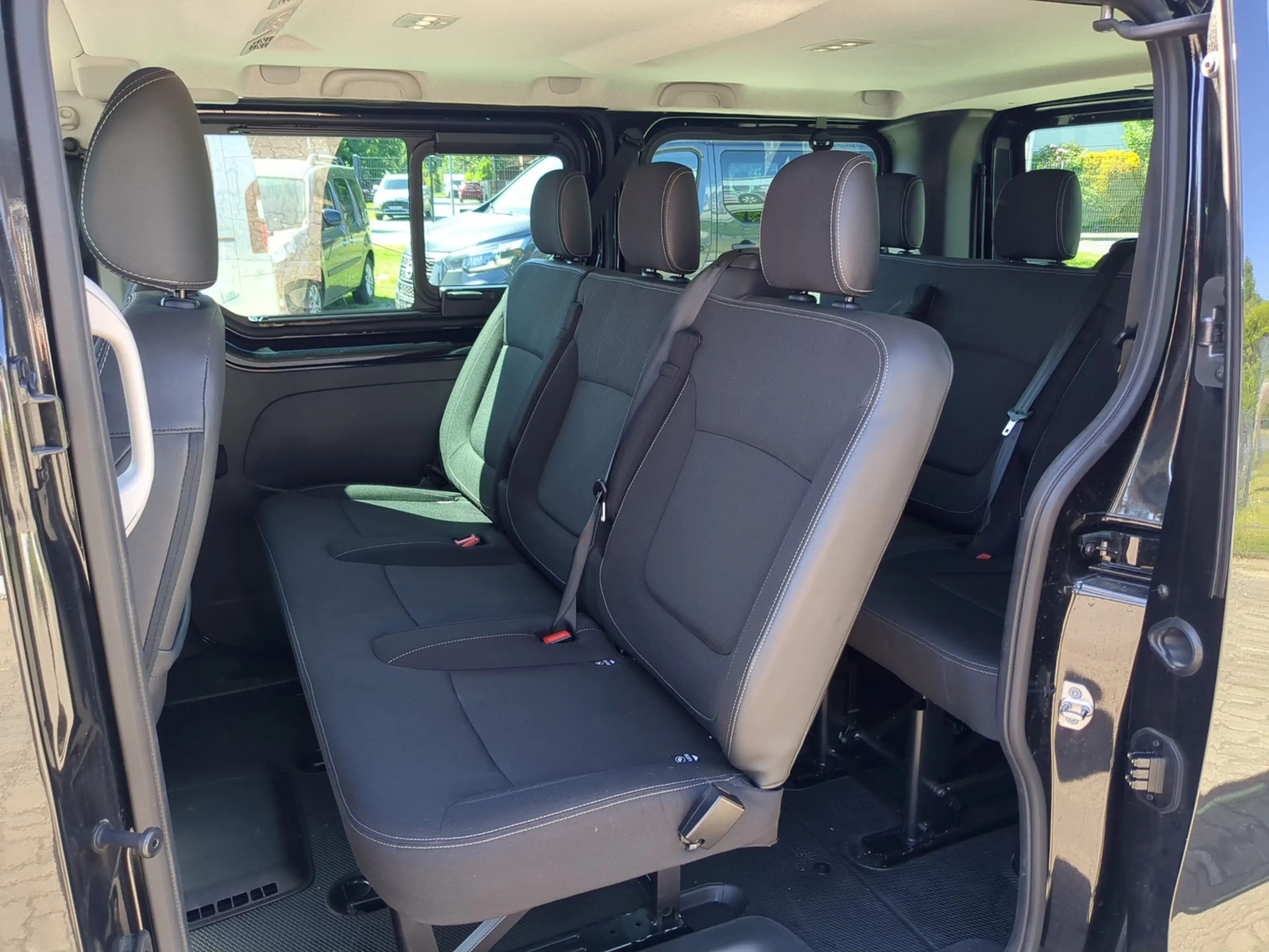 Nissan Primastar dCi 150 Tekna L1H1 — photo 10