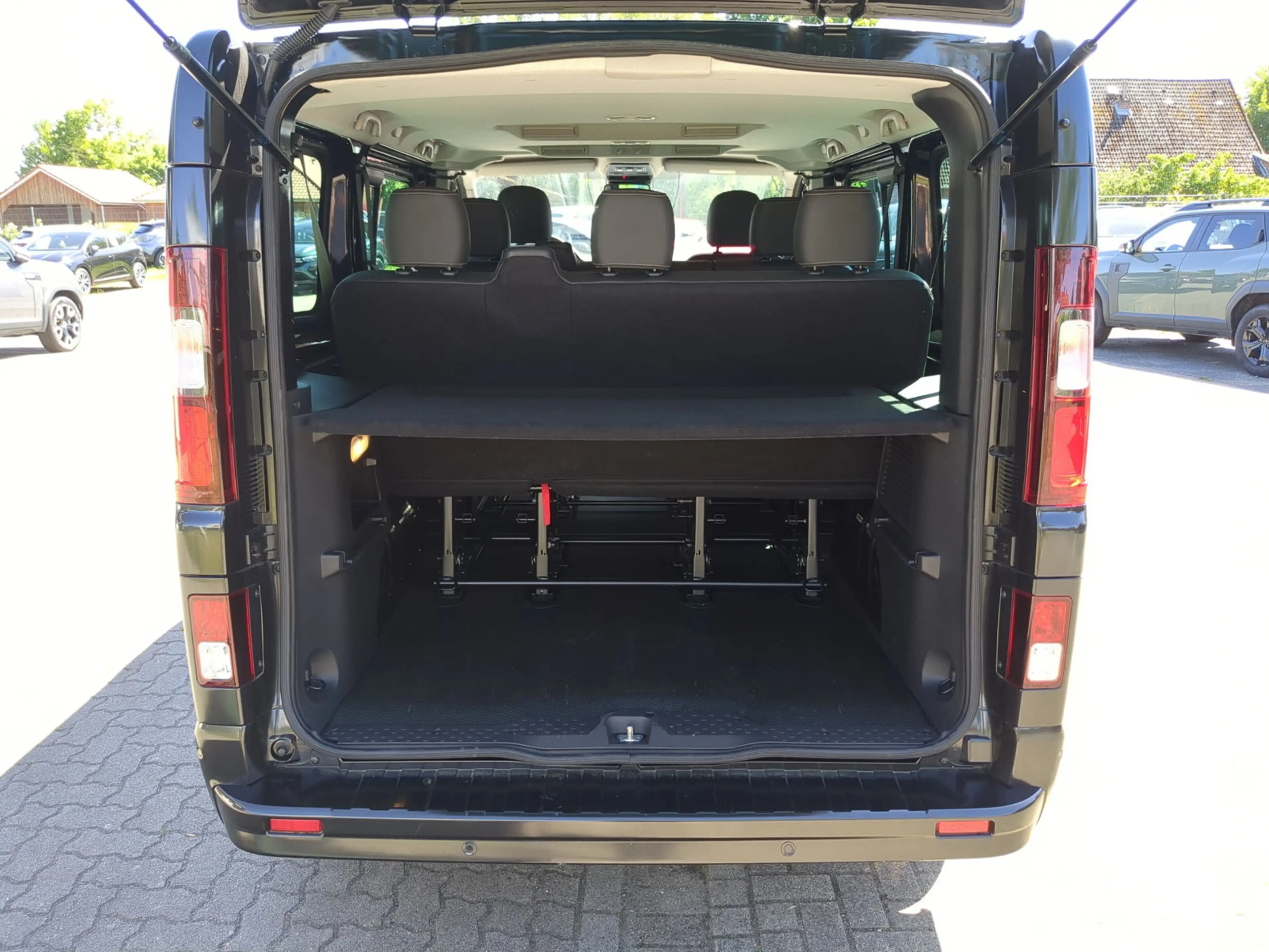 Nissan Primastar dCi 150 Tekna L1H1 — photo 15