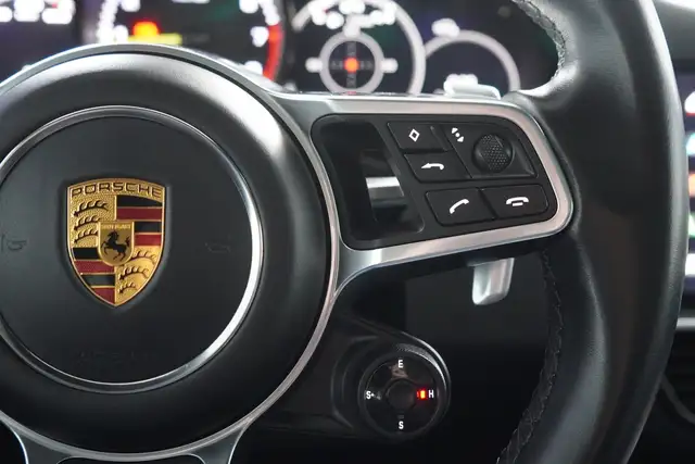 Porsche Cayenne view 11