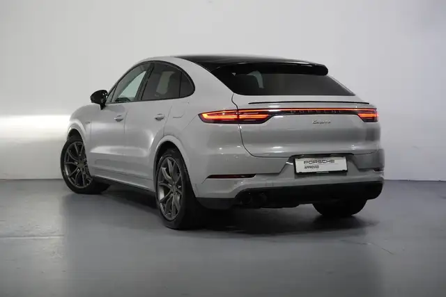 Porsche Cayenne view 4