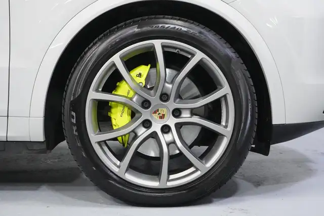 Porsche Cayenne view 7