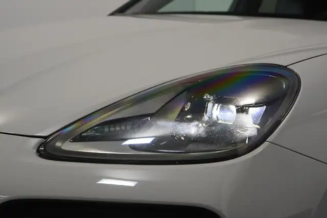 Porsche Cayenne view 8