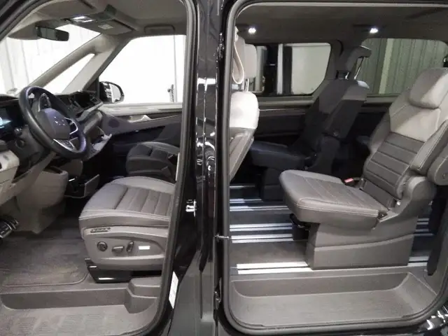 Volkswagen Multivan view 11