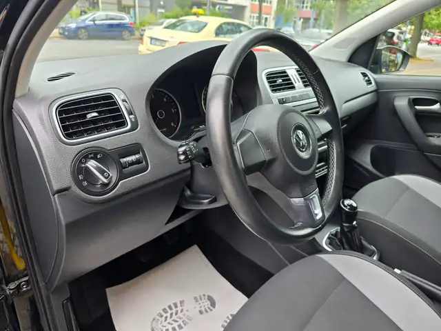 Volkswagen Polo view 6