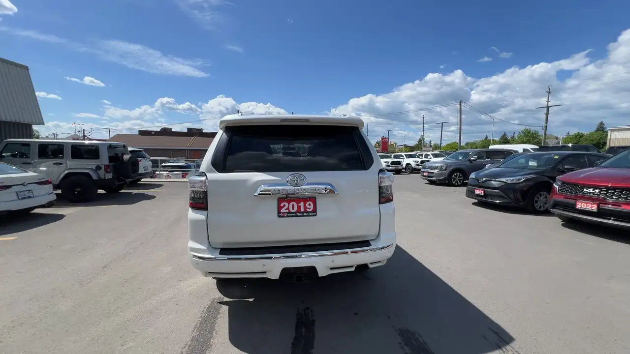 Toyota 4-Runner снимка Toyota 4-Runner