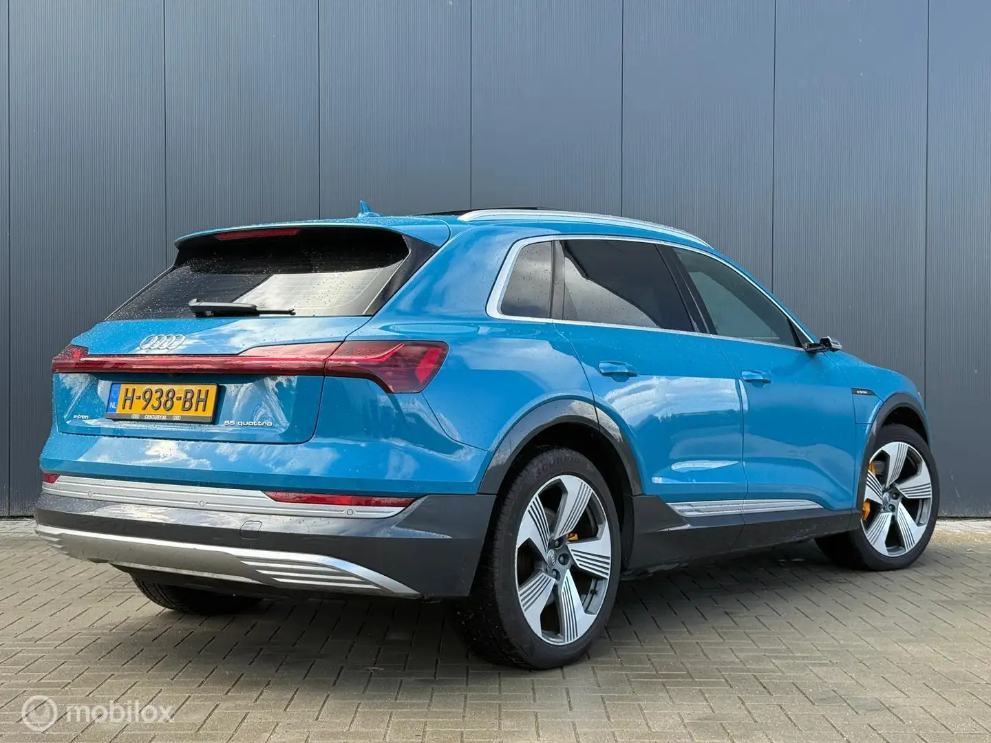Audi e-tron 55 quattro advanced Pro Line Plus 95 kWh SOH 94 Blauw - 2